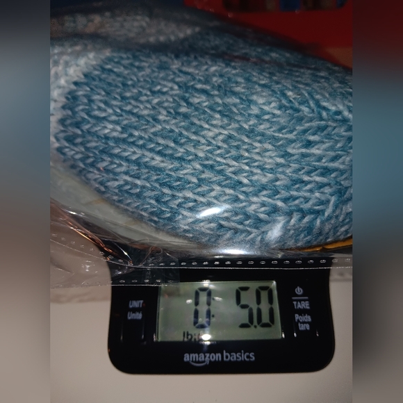 Slipper Socks and Aveeno Foot Mask Pre-owned - Picture 8 of 8